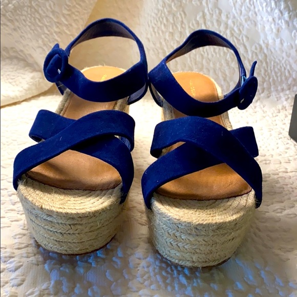 Halogen Blue Suede sandals size 11 EUC - Picture 1 of 6